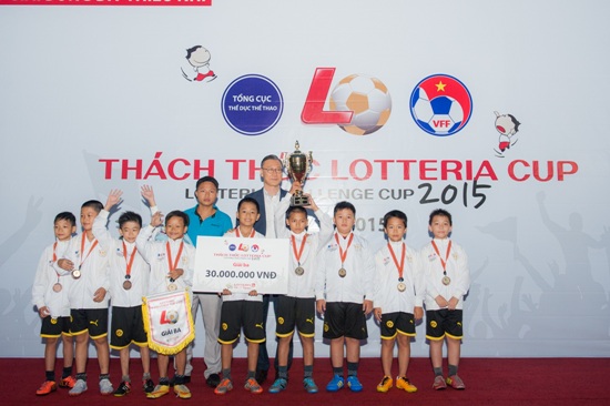 Kid Star FC năm thứ hai liên tiếp vô địch “Thách thức Lotteria Cup 2015” ảnh 3